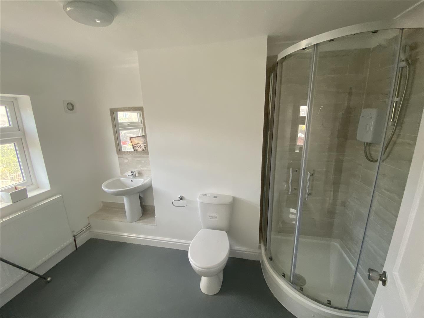 Unit 4, 268, Long Riding, Basildon photo 5