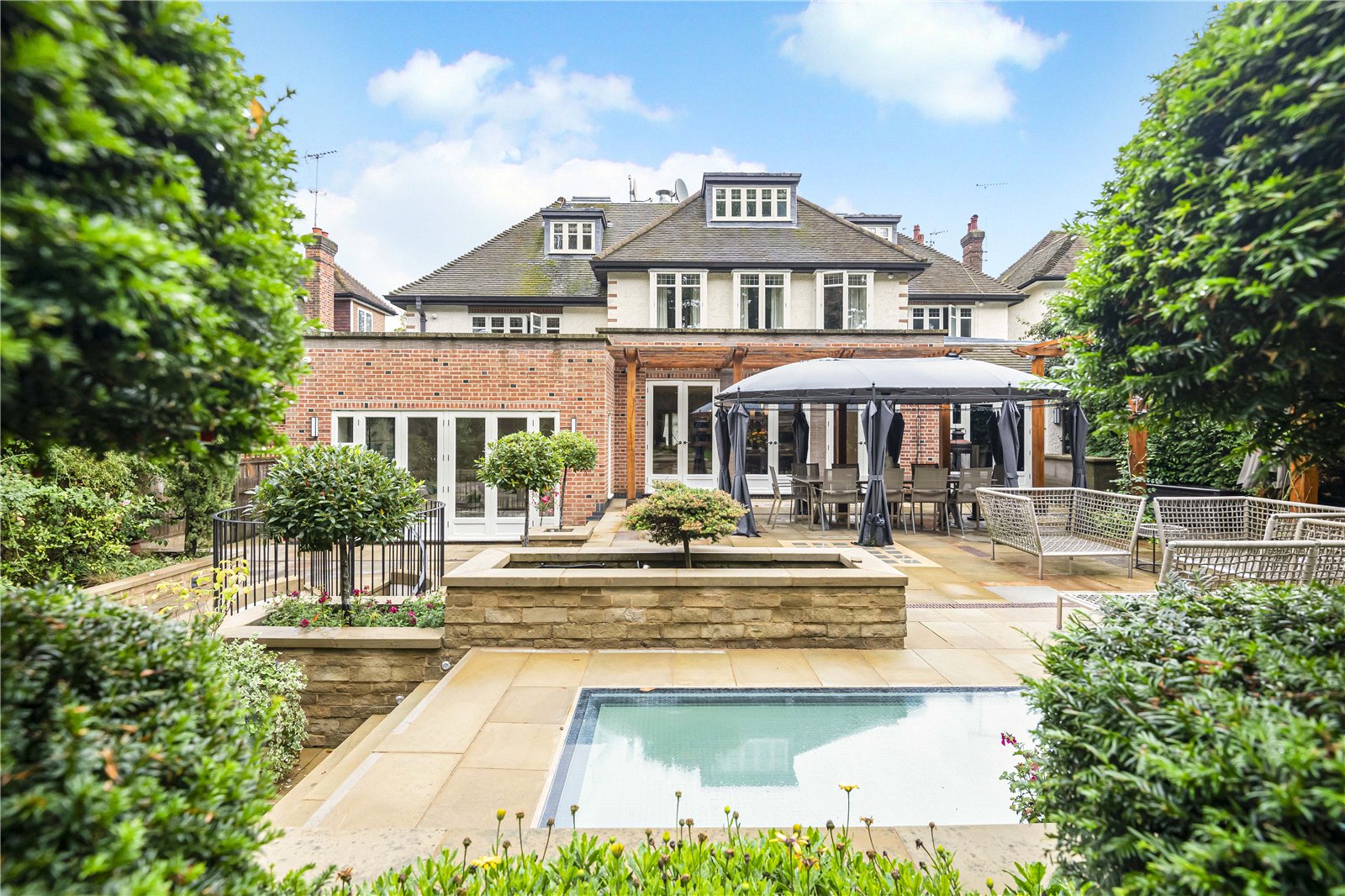 6 bedroom detached house for sale 0