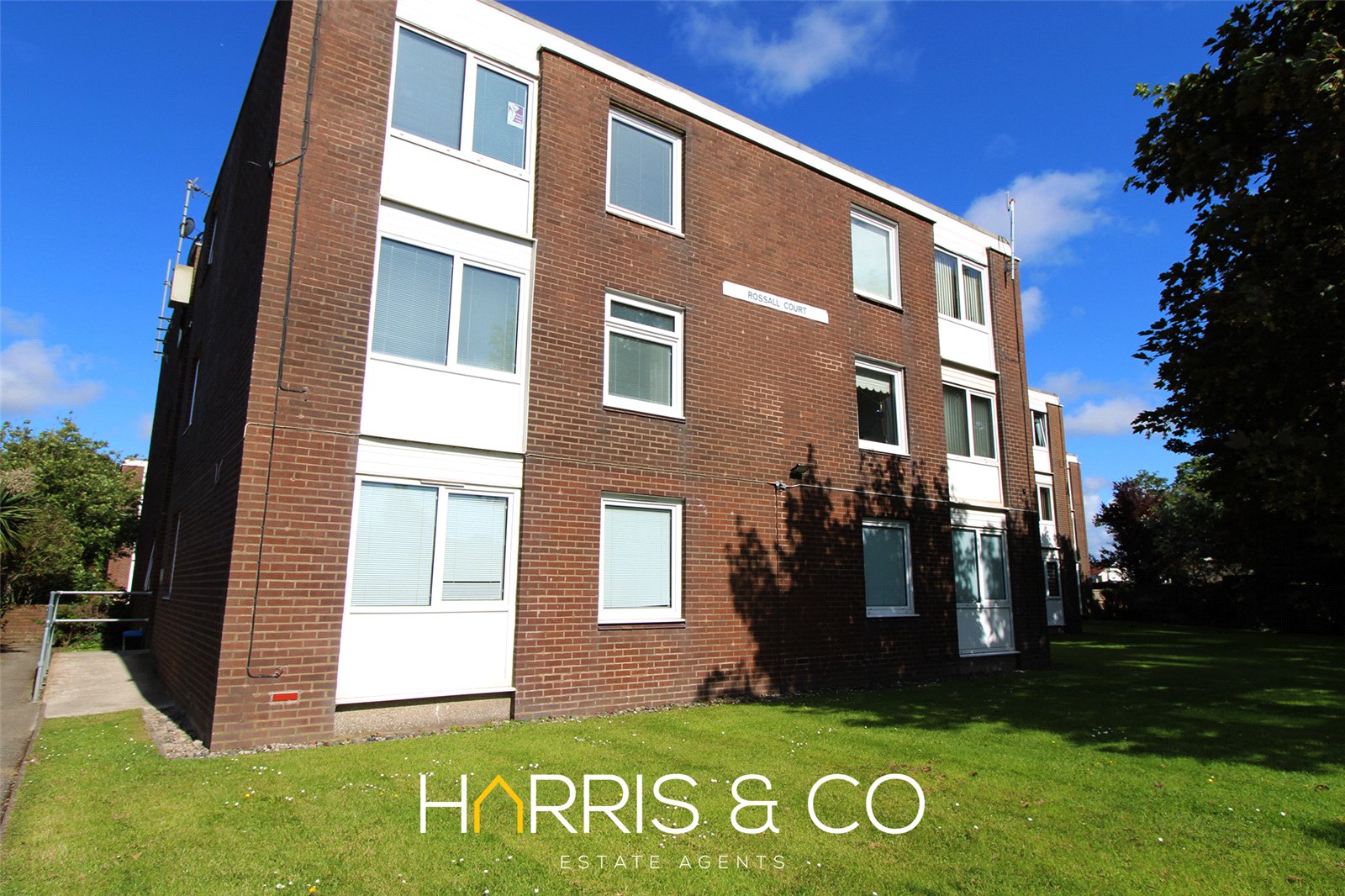 32 Rossall Court, Highbury Avenue, Fleetwood, FY7 7DE - listing photo