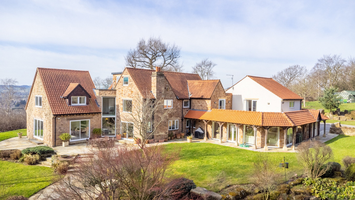 7 bedroom detached house for sale 0