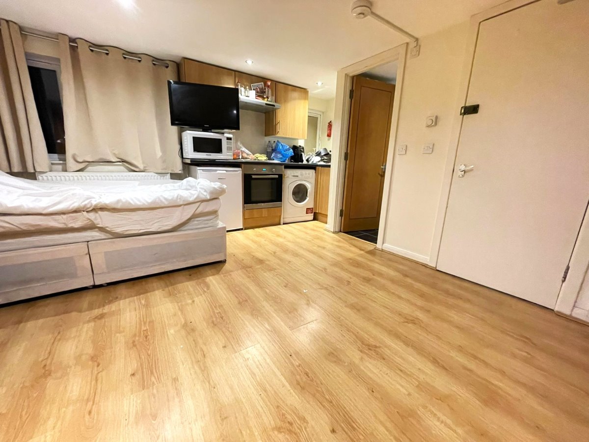 Cullington Close, Harrow photo 5