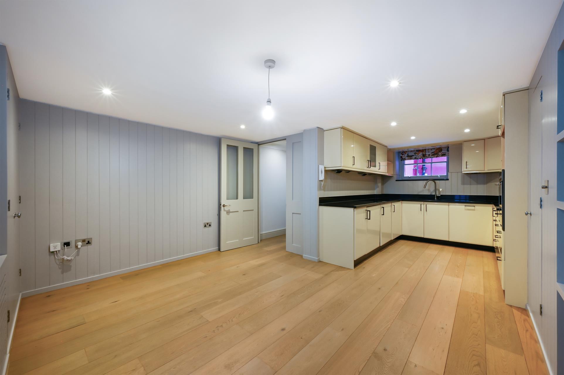 12, Colville Place, London photo 3