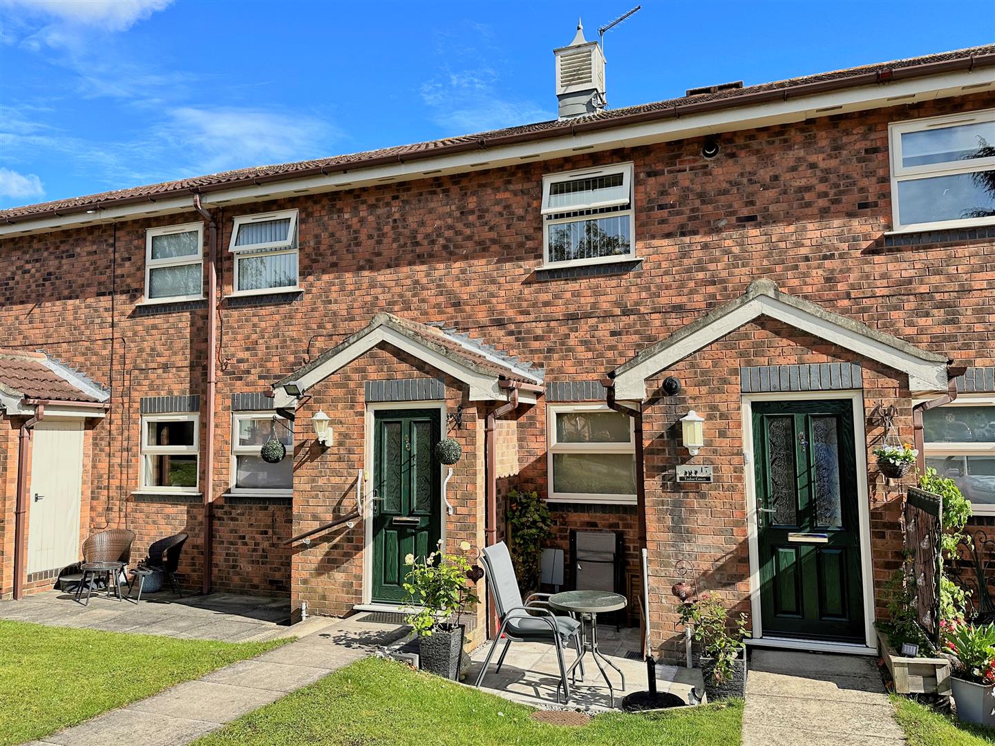 2-bed flat on 46 Tudor Court, Beverley Road, Willerby, £137,000