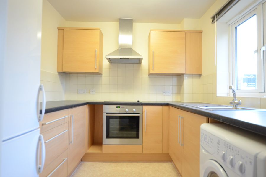 2 Bedrooms Flat to rent in Cromwell Road, Camberley GU15