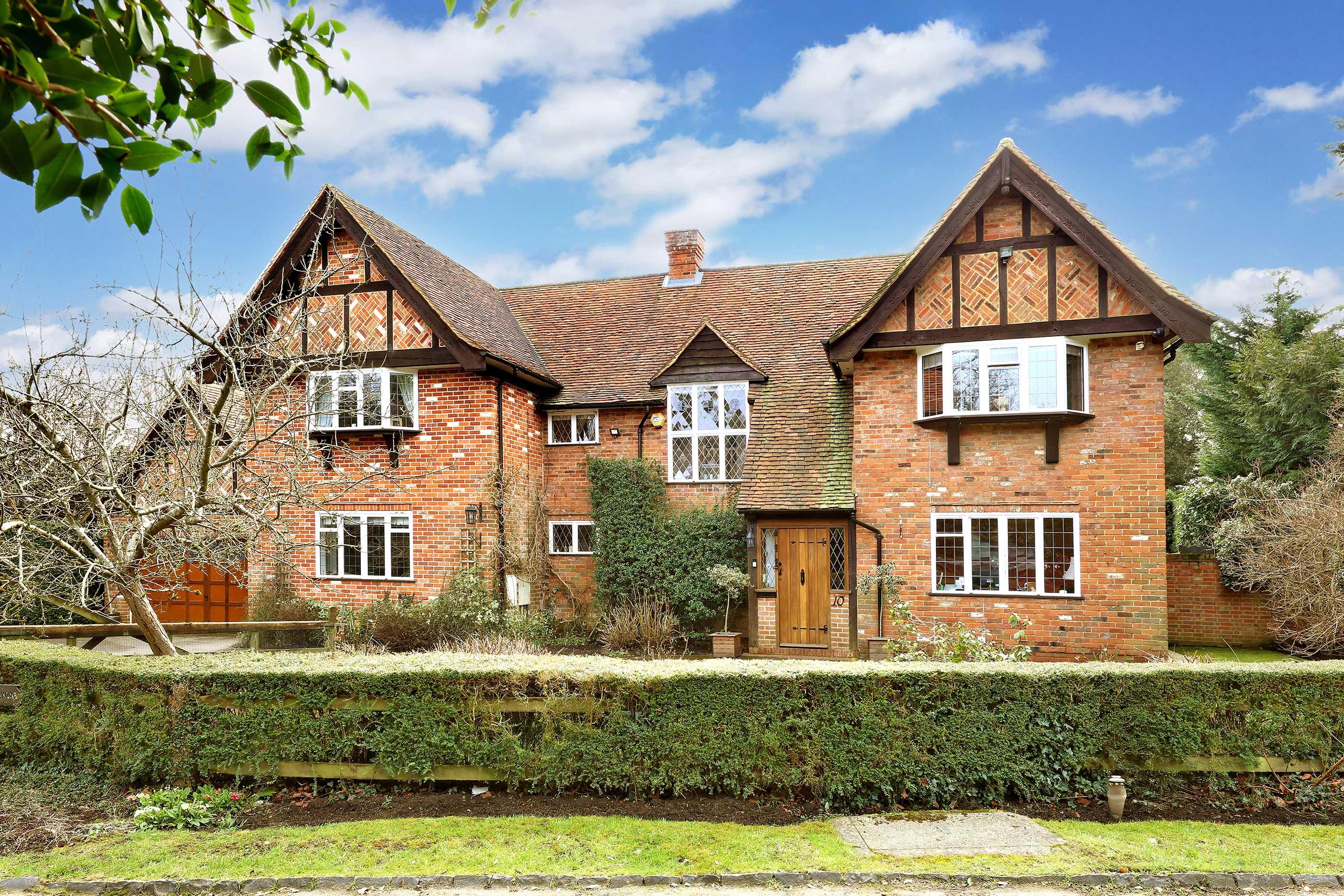 6 bedroom detached house for sale