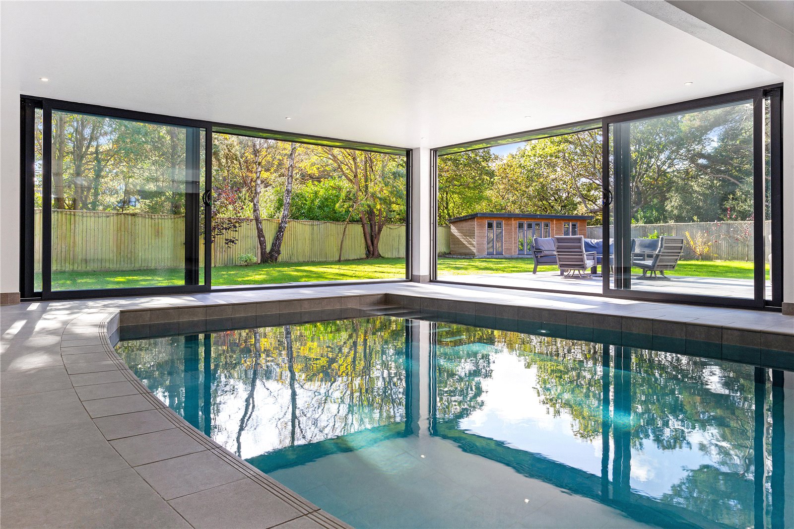 6 bedroom detached house for sale 0