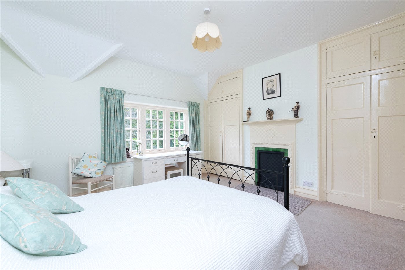 Photos of Fleet Hill, Finchampstead, Wokingham, Berkshire RG40