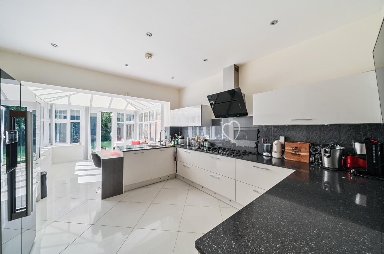 5 bedroom detached house for sale 0