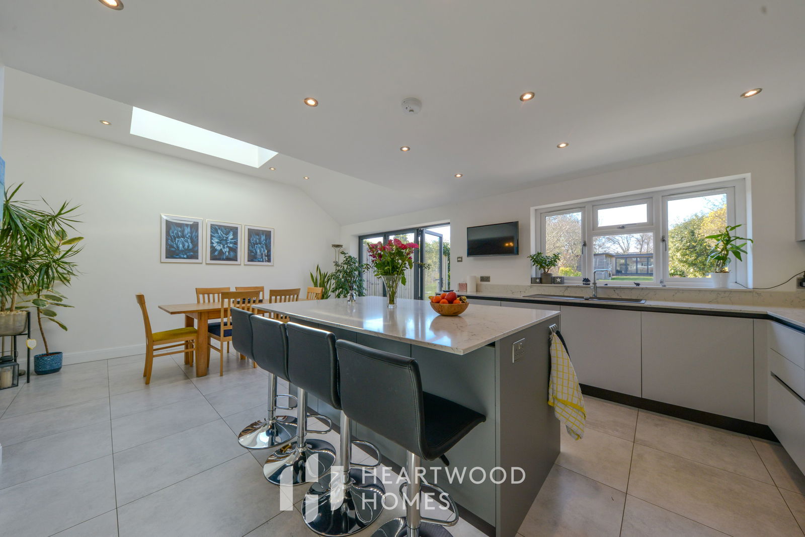 5 bedroom semi-detached house for sale 0