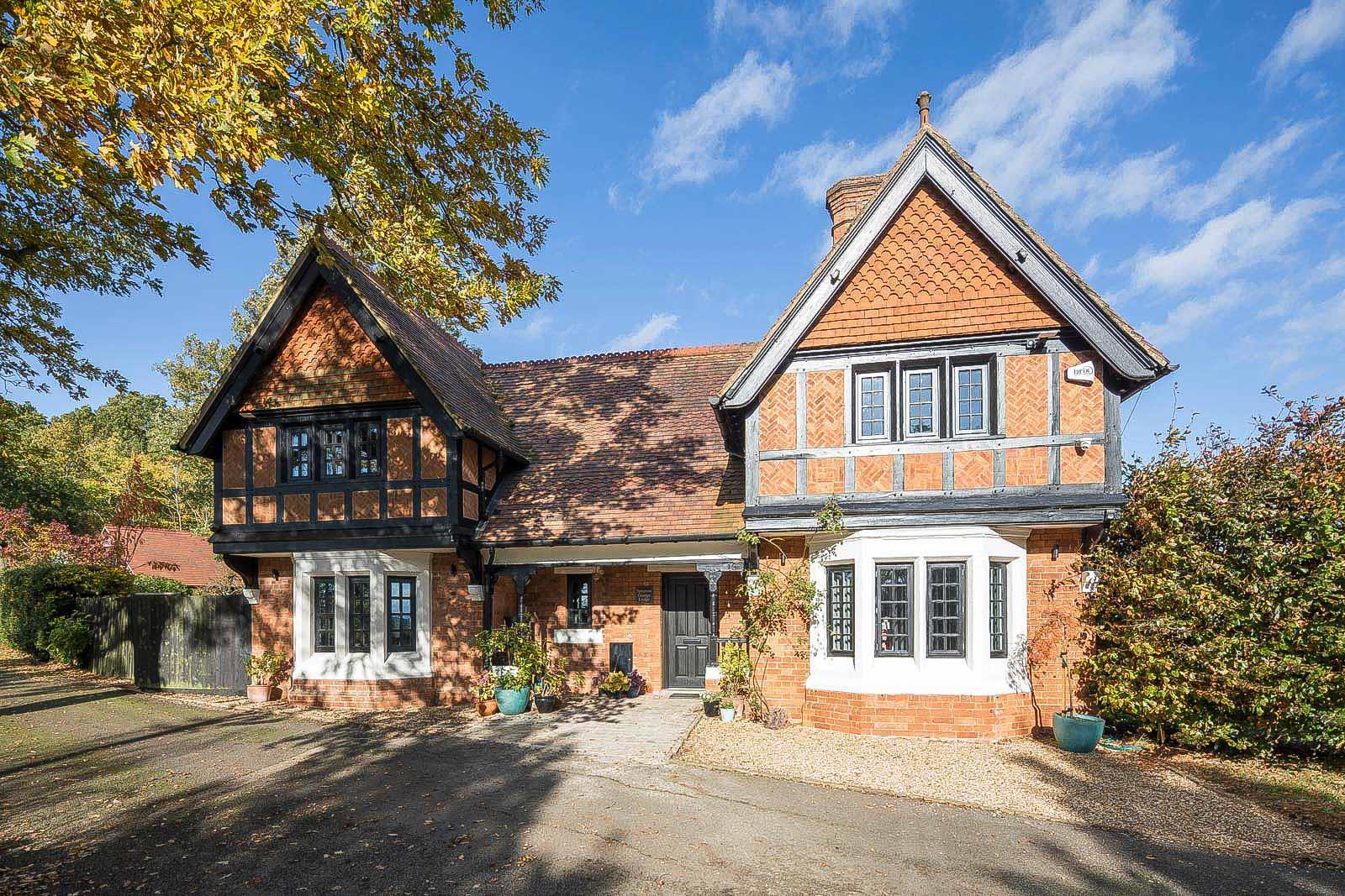 5 bedroom detached house for sale 0