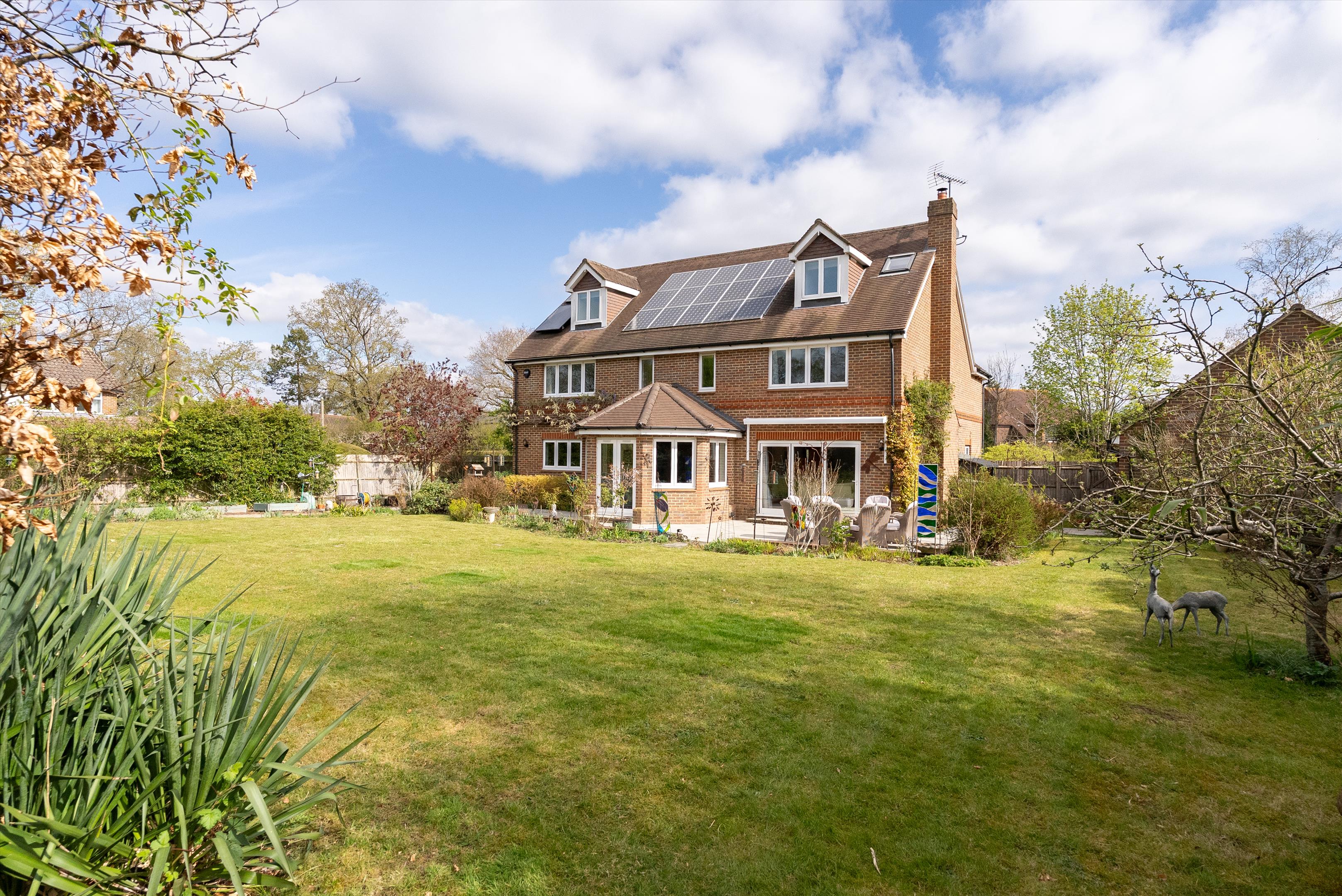 6 bedroom detached house for sale 0