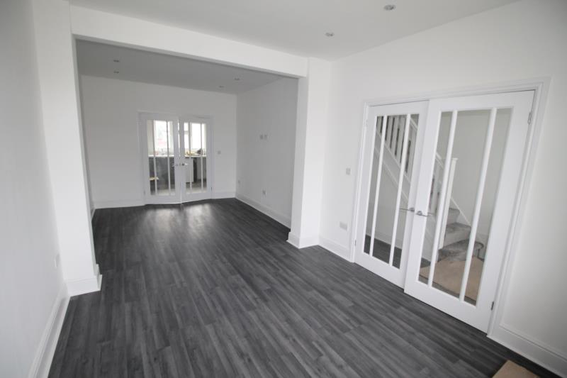 Free property report 39 Ellis Avenue, Rainham, RM13 9TU Chimnie