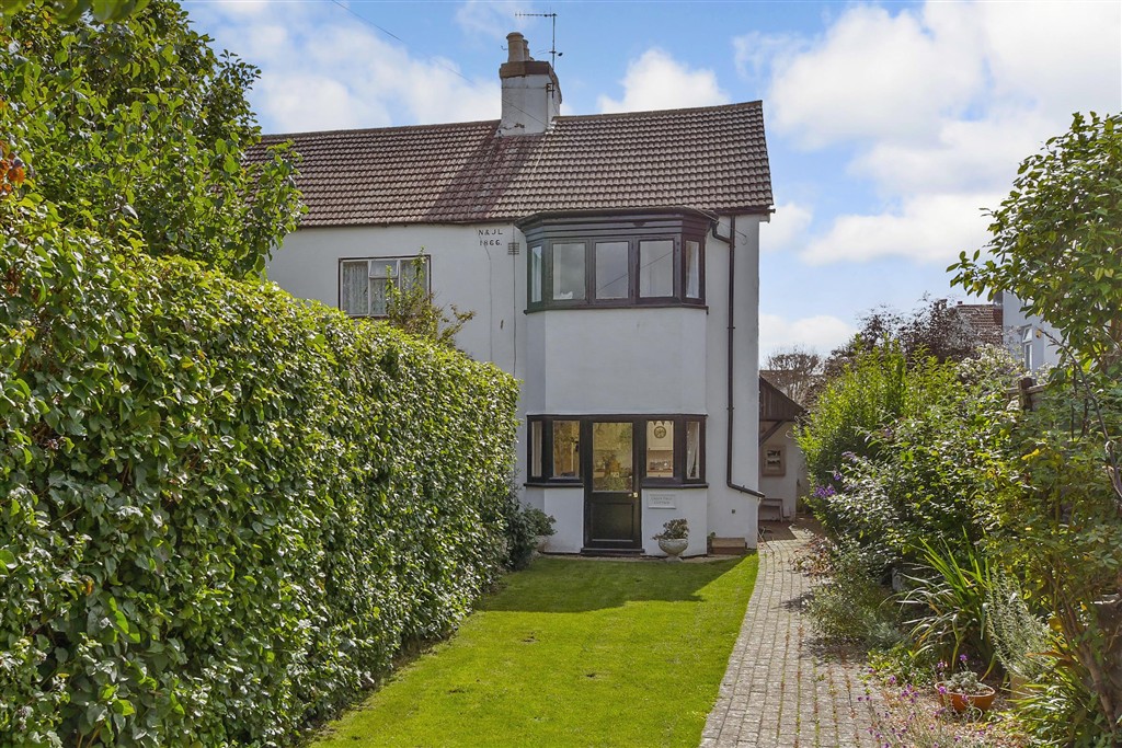 2-bed house on Kingsland Road, Worthing, £375,000