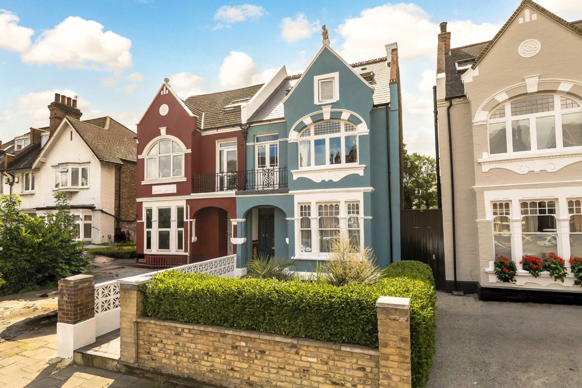 6 bedroom semi-detached house for sale 0