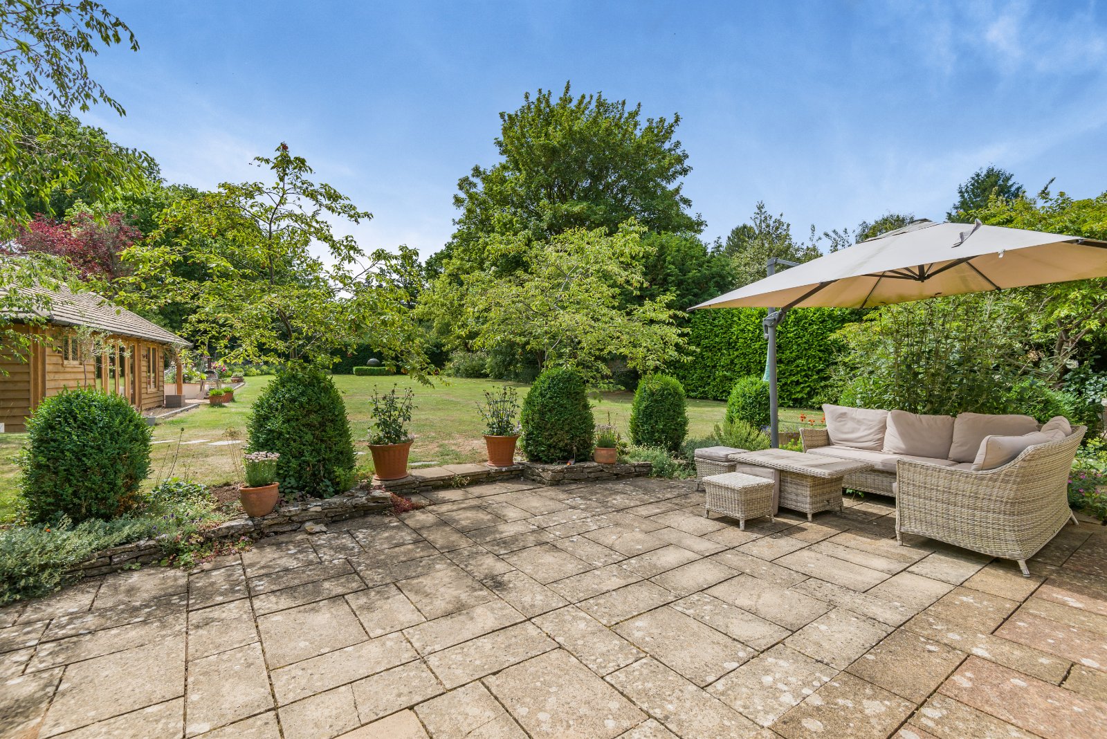 5 bedroom detached house for sale 0