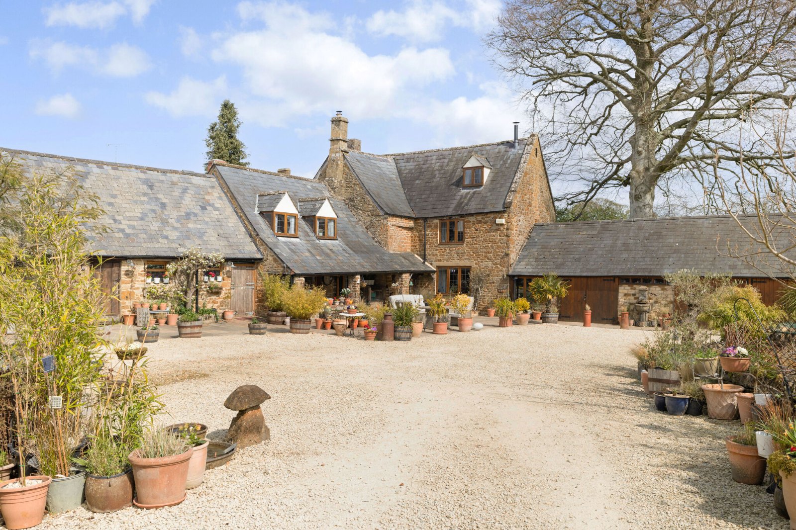 6 bedroom detached house for sale 0