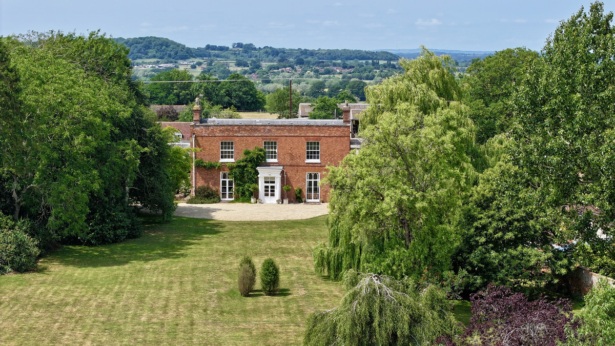 7 bedroom detached house for sale 0