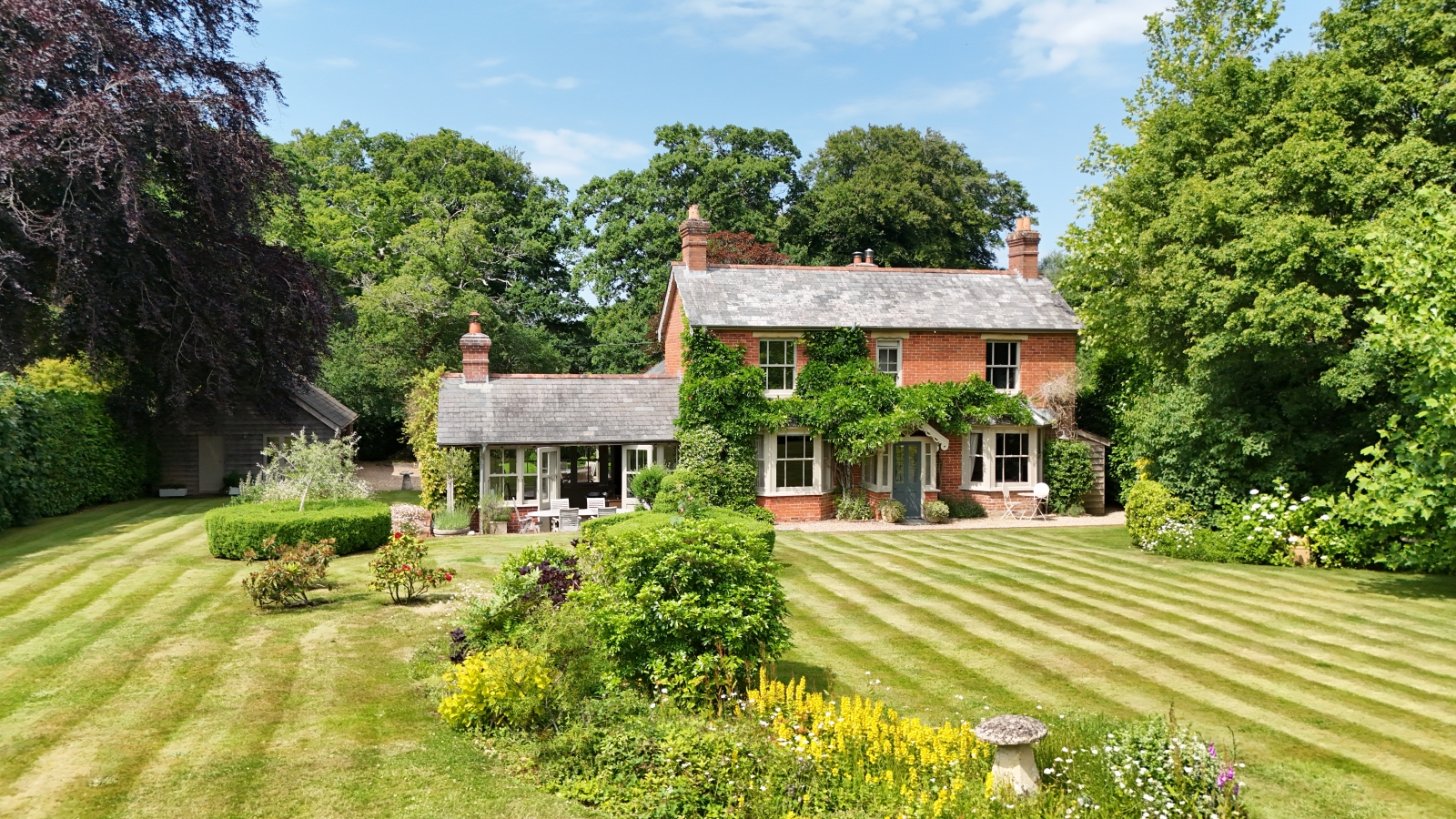4 bedroom detached house for sale 0