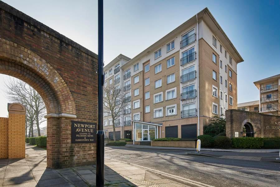 Settlers Court, Canary Wharf, South Quay photo 3