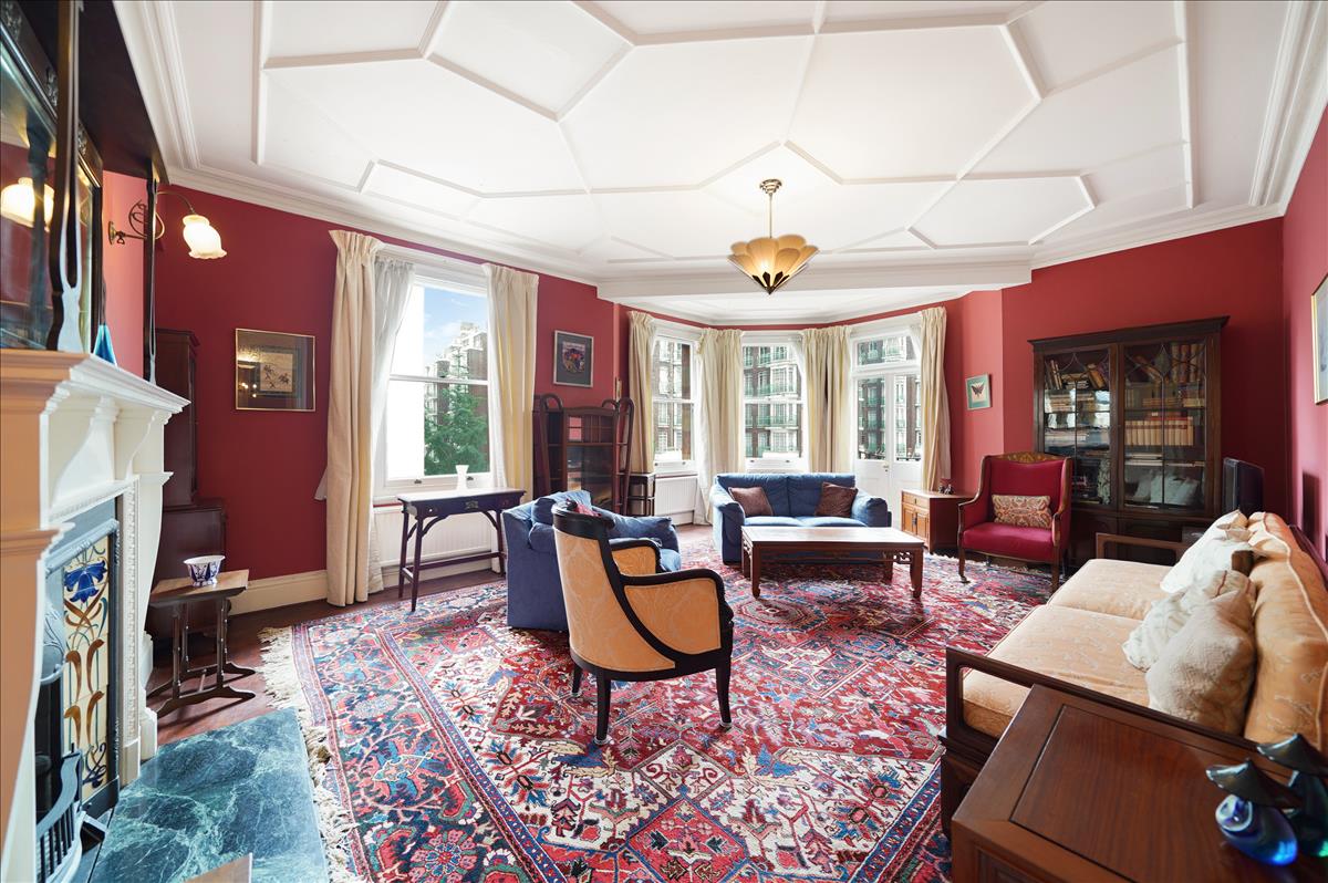 6 bedroom detached house for sale