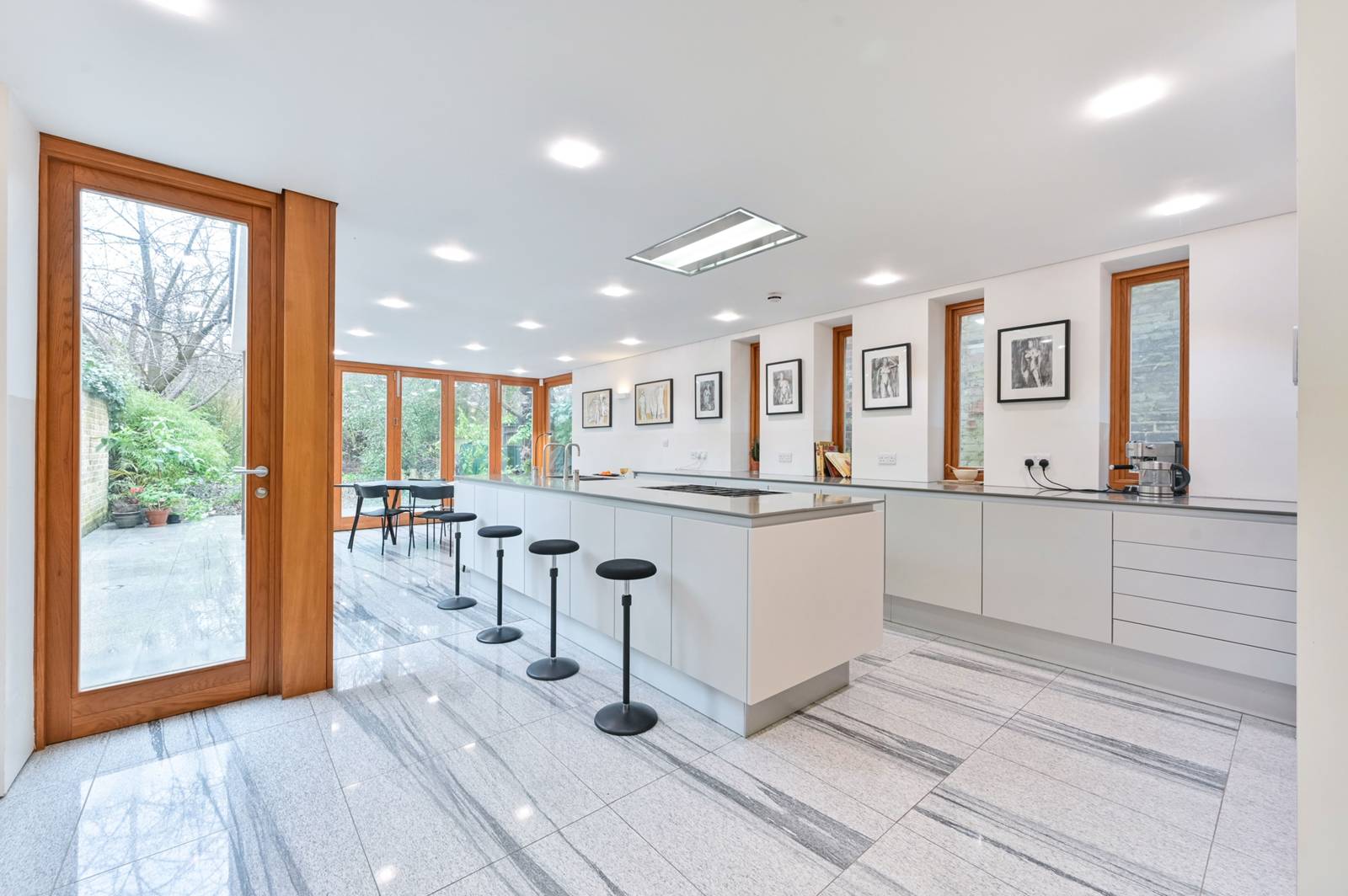 5 bedroom semi-detached house for sale 0