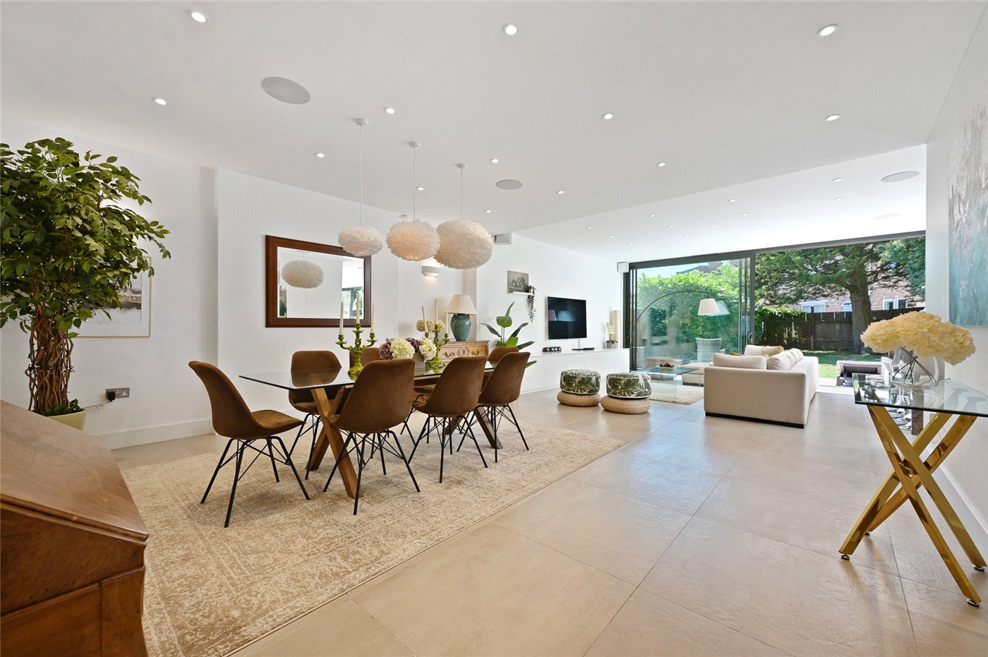 5 bedroom detached house for sale in Welwyn