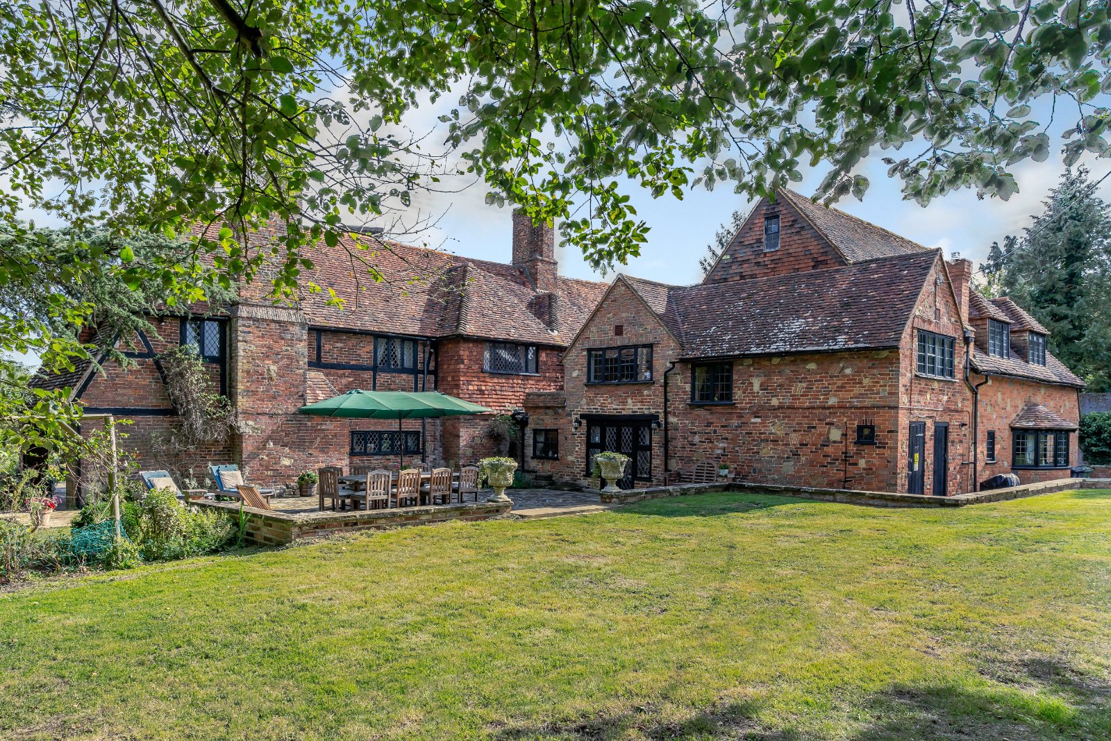 8 bedroom equestrian property for sale 0