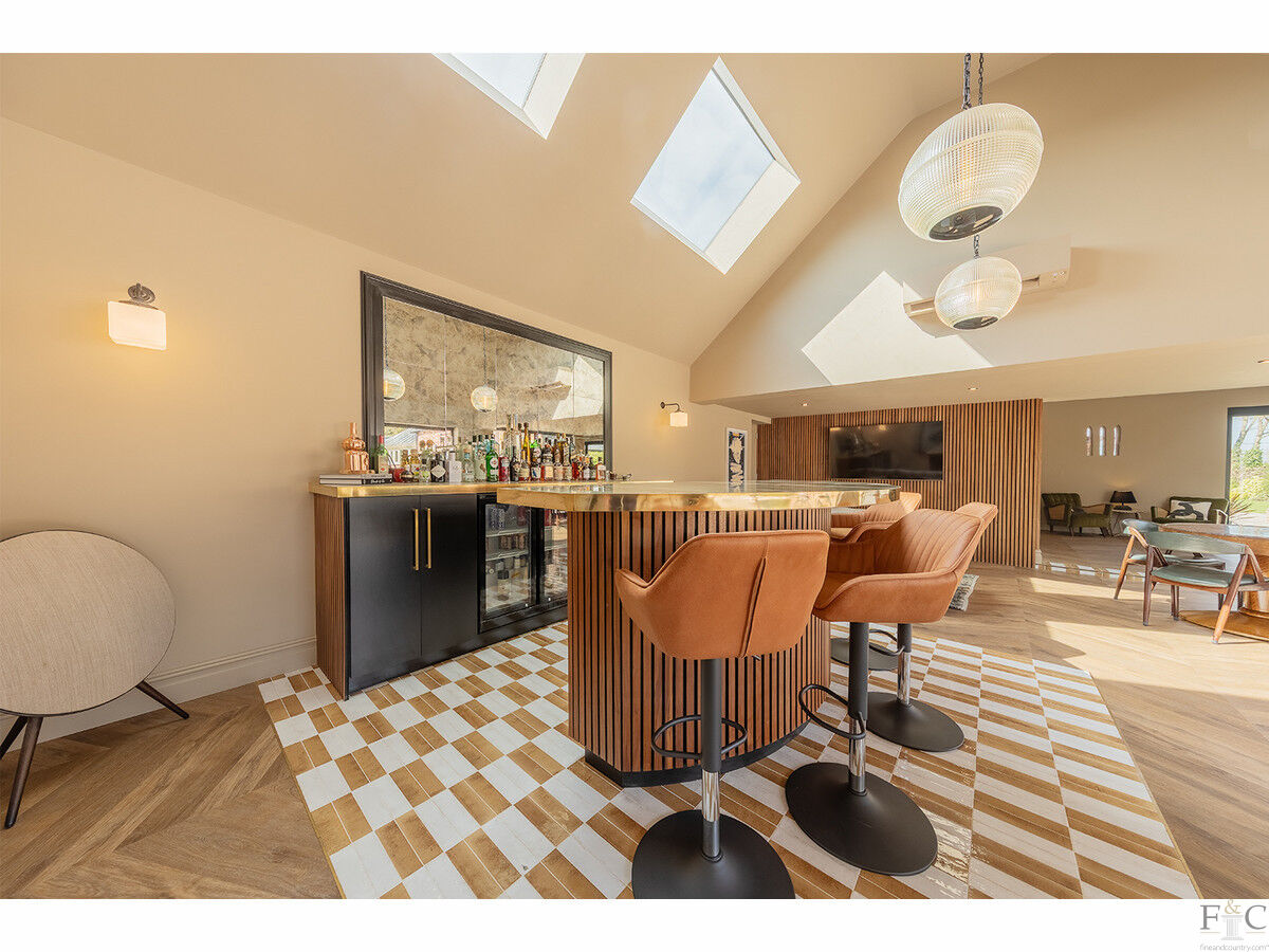 6 bedroom country house for sale 0