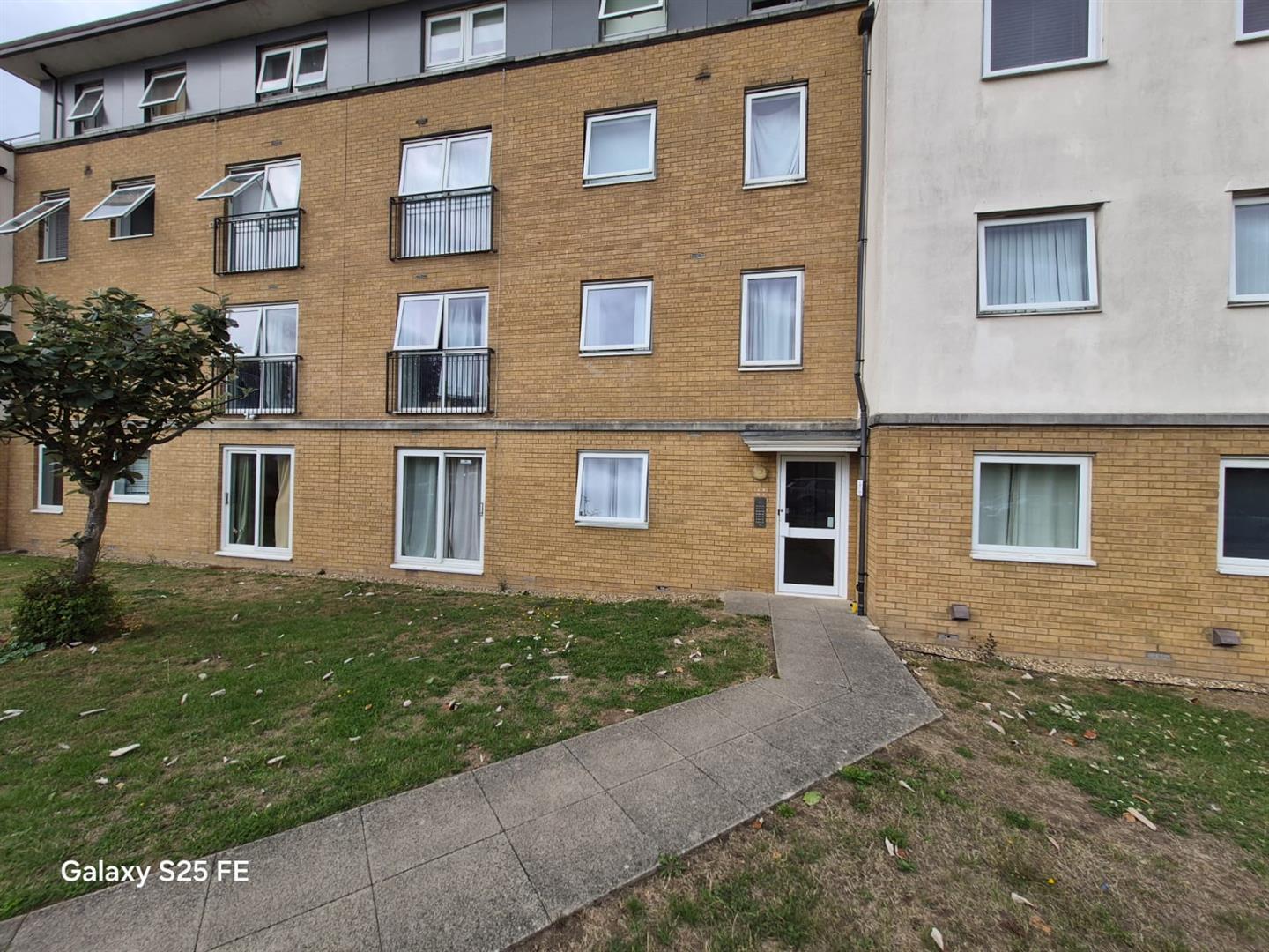 Flat 2, 12, Galleries Court, Kenway, Southend-On-Sea photo 2