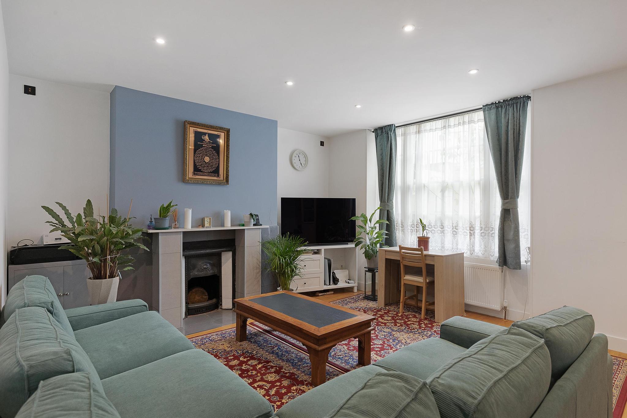 5 bedroom terraced house for sale in London