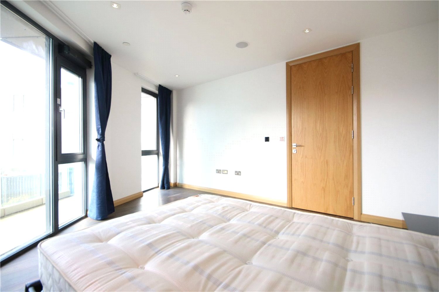 2 Bedrooms Flat to rent in Pinnacle Tower, Fulton Road, Wembley, Greater London HA9