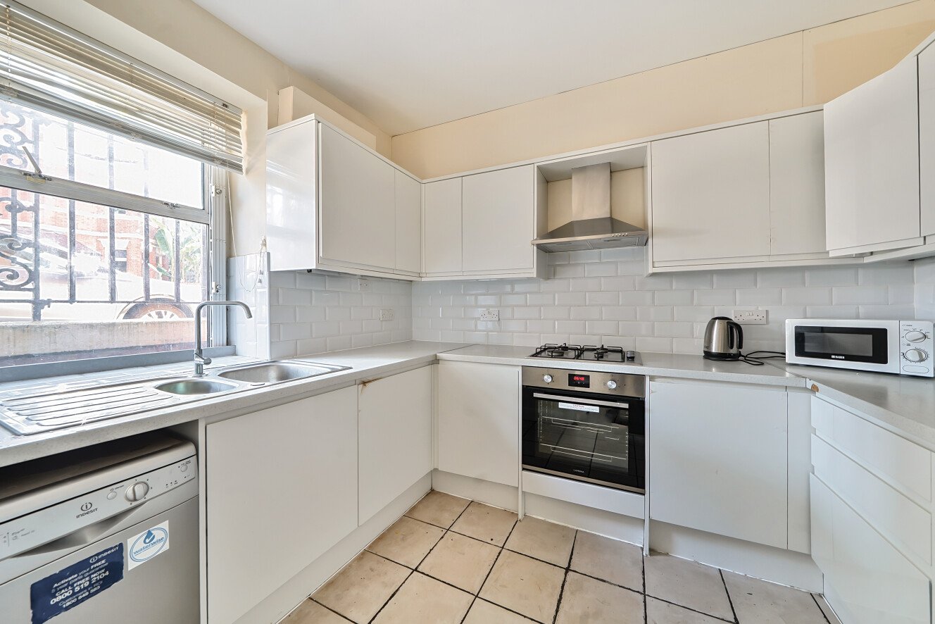 4 bedroom flat for sale 0