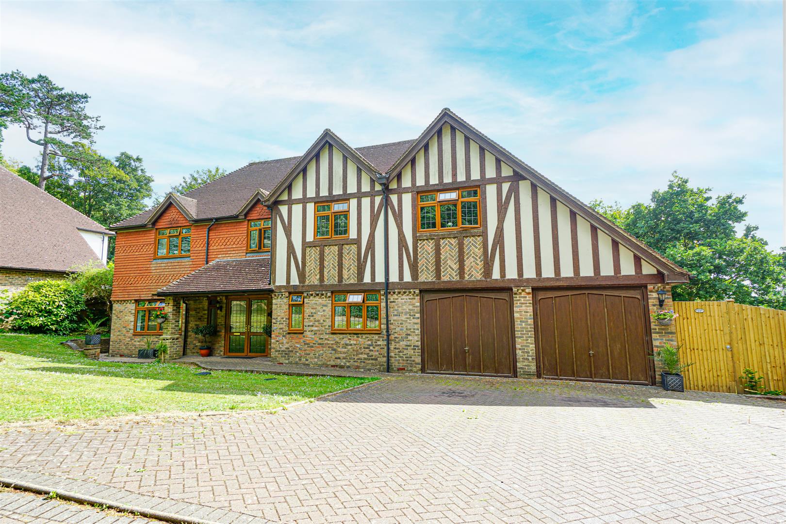 6-bed detached on 123, St. Helens Park Road, Hastings, £875,000