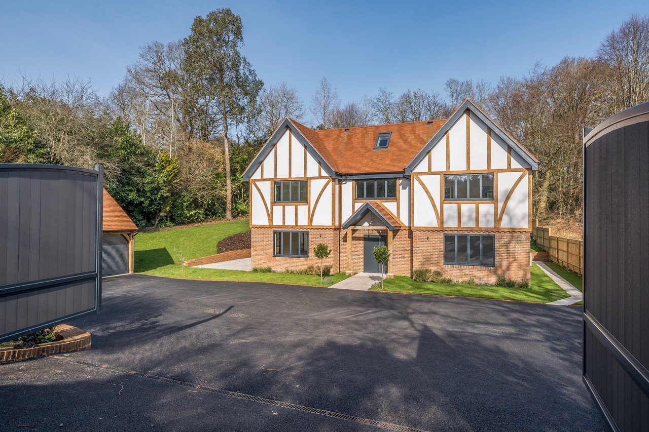 7 bedroom detached new house for sale 0