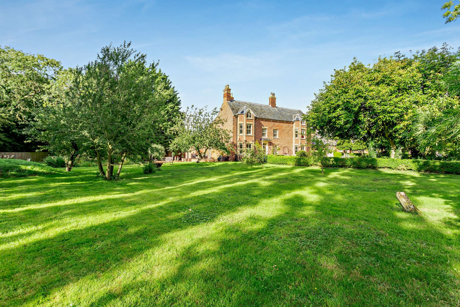 7 bedroom detached house for sale 0