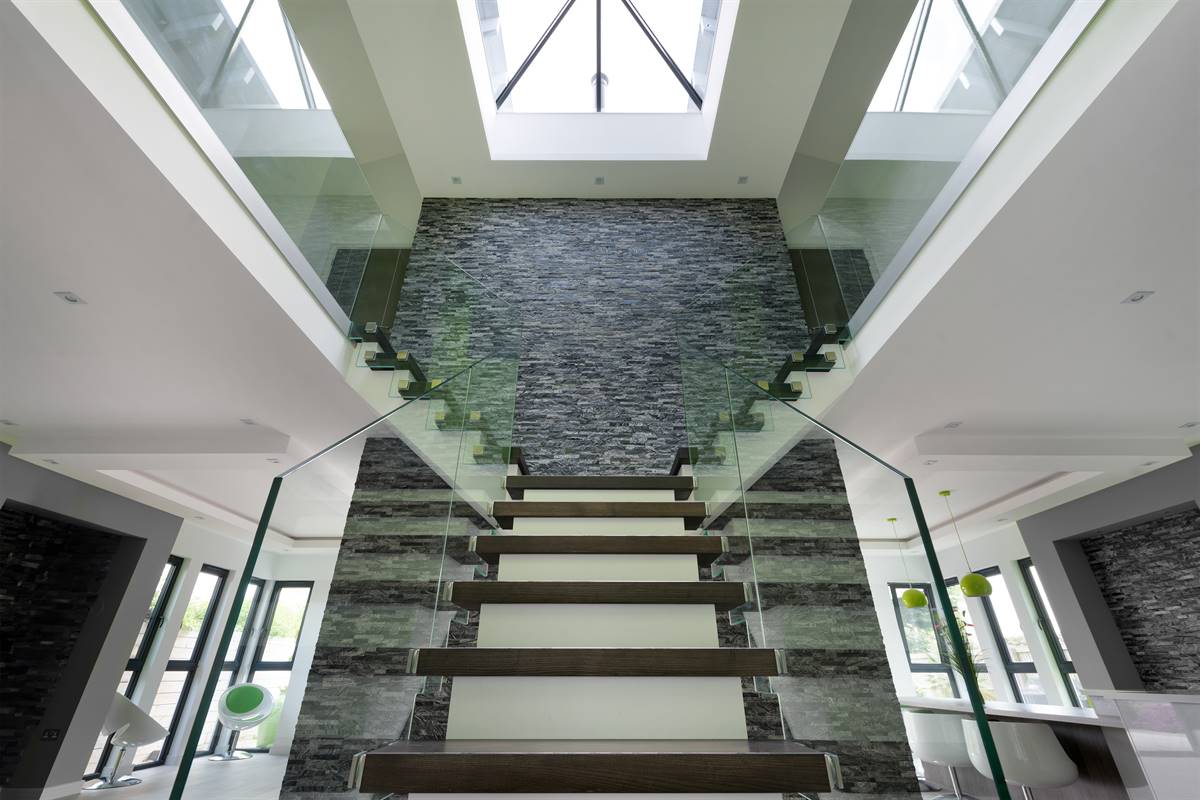 5 bedroom detached house for sale 0