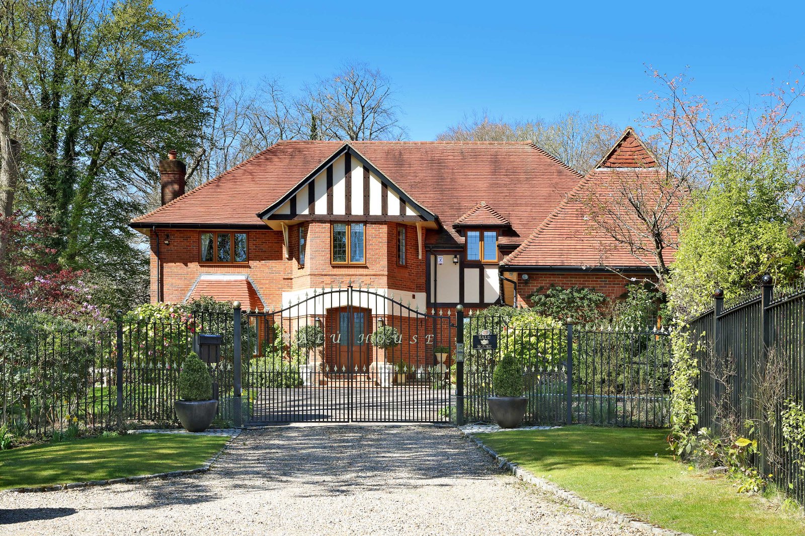 5 bedroom country house for sale 0