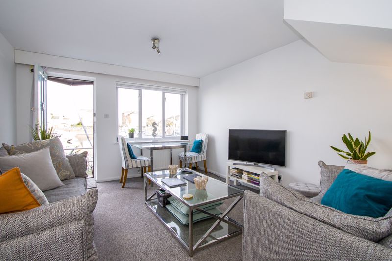 4, Plas Glen Rosa, Penarth photo 3