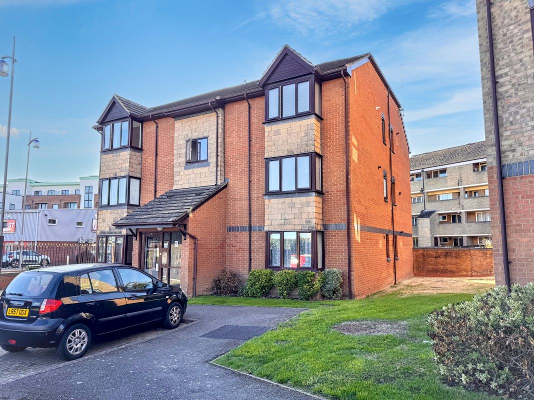 Flat 28 St. Matthews Court, King Street, Gosport, Hampshire, PO12 1AN photo 3