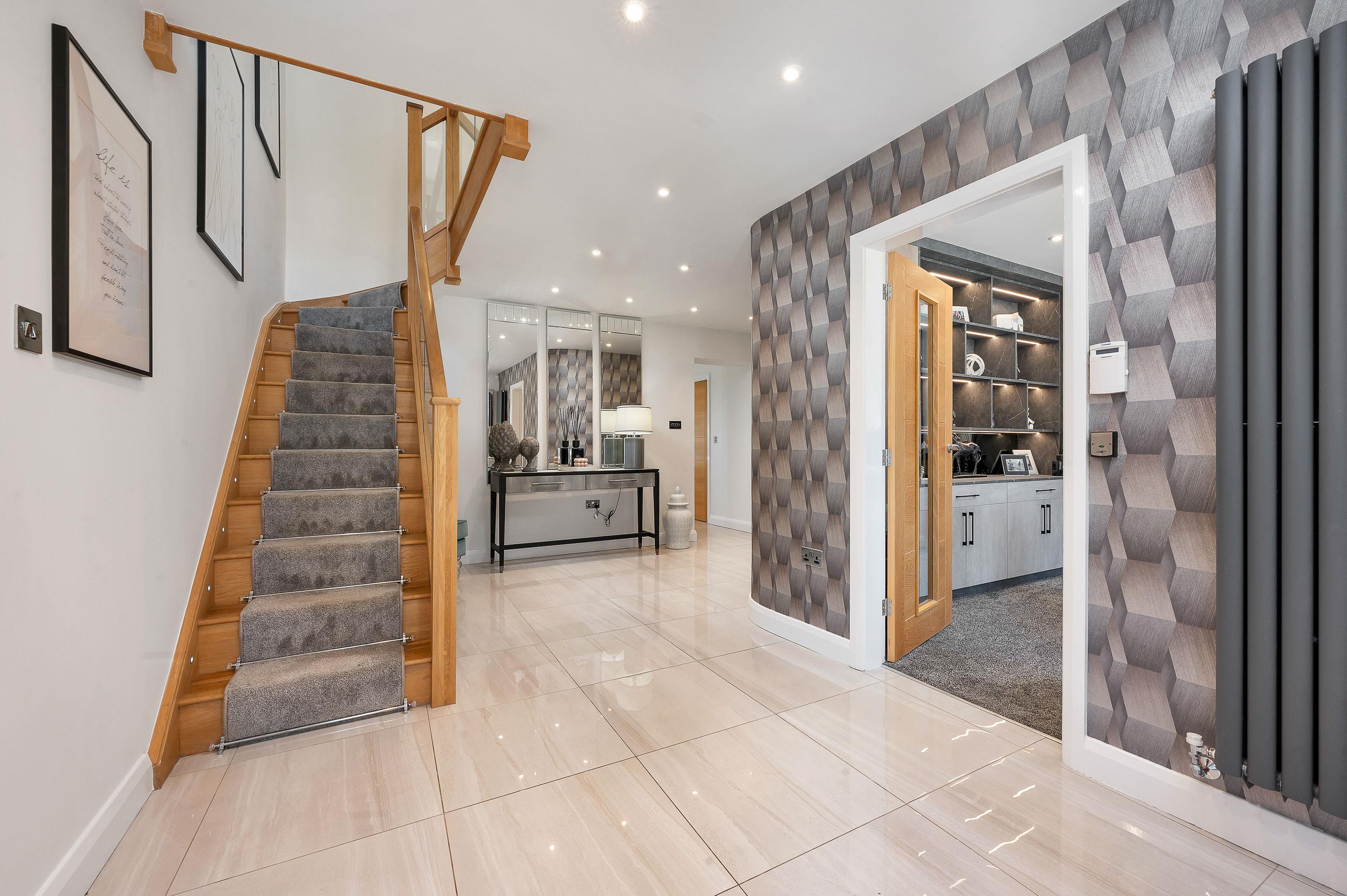 6 bedroom detached house for sale 0