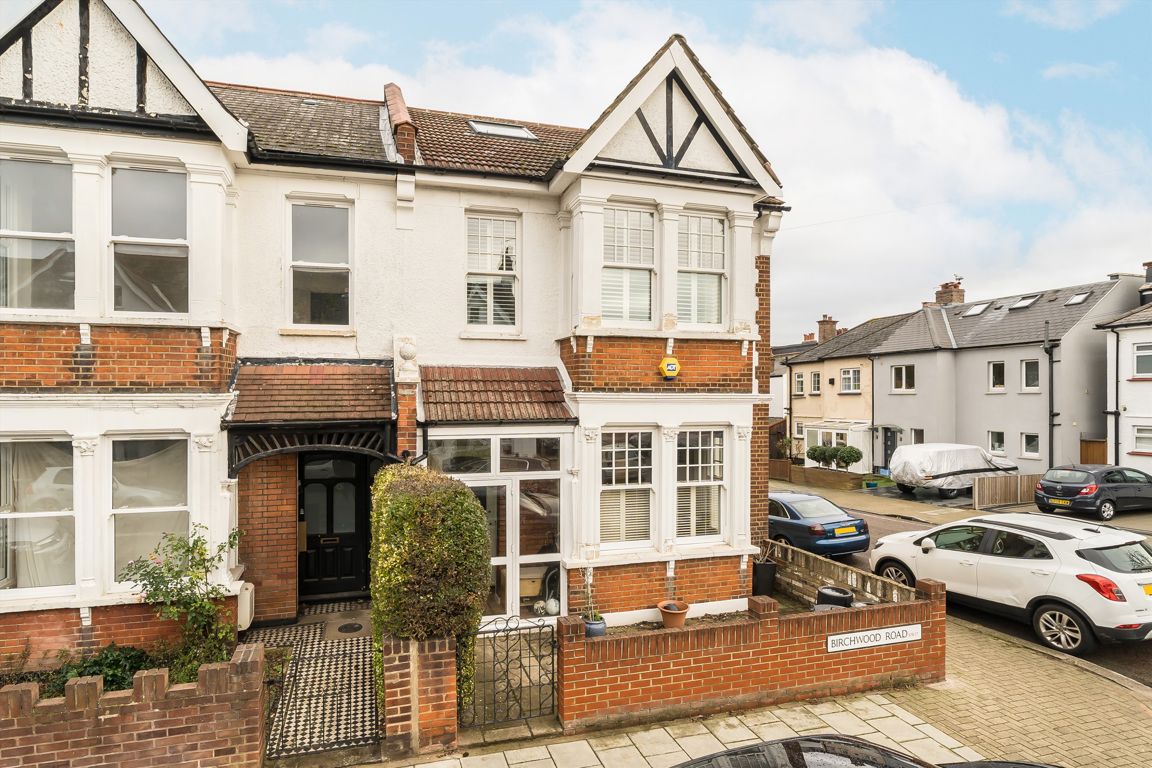 5 bedroom detached house for sale in Bingley