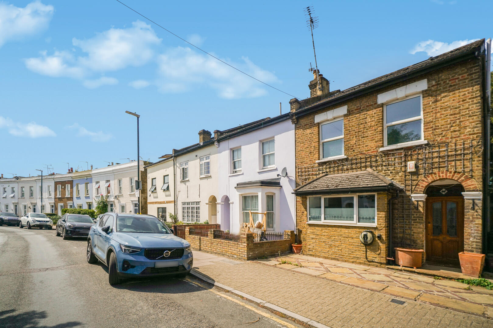 3 bedroom detached house for sale in Guildford