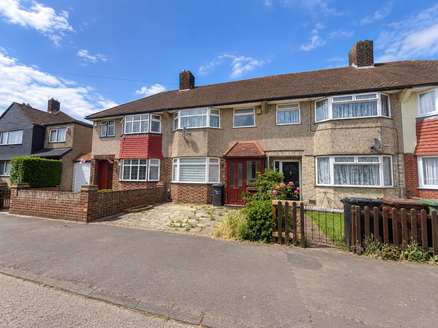 44, Marston Avenue, Dagenham photo 2