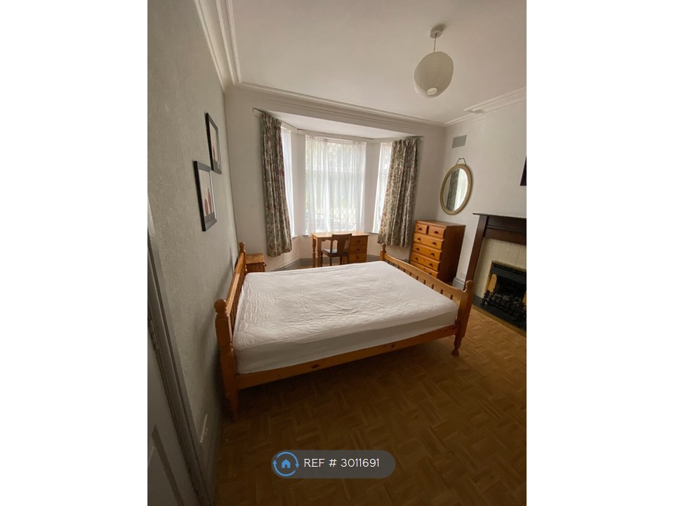 Room   Park Road West, Wolverhampton photo 4