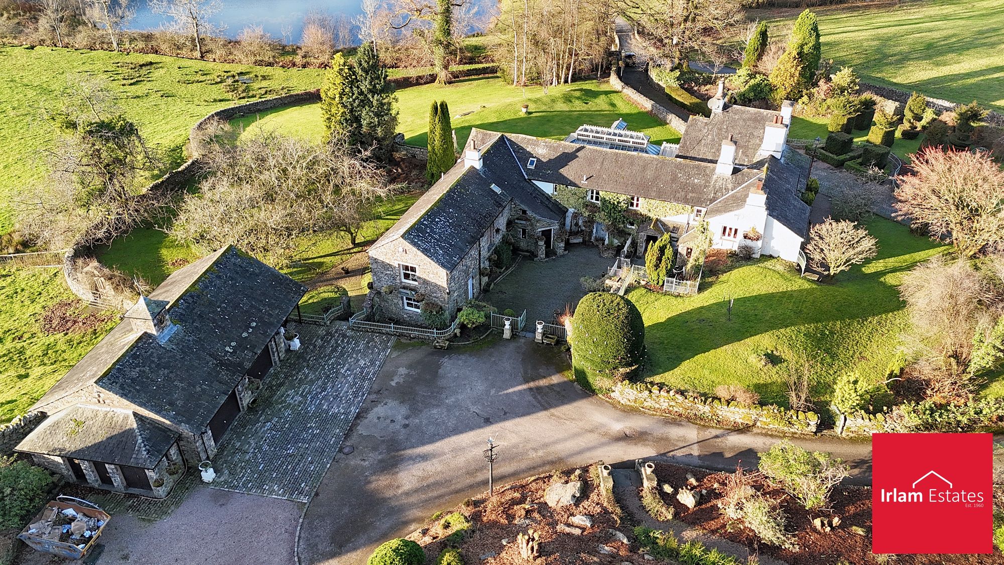 6 bedroom detached house for sale 0