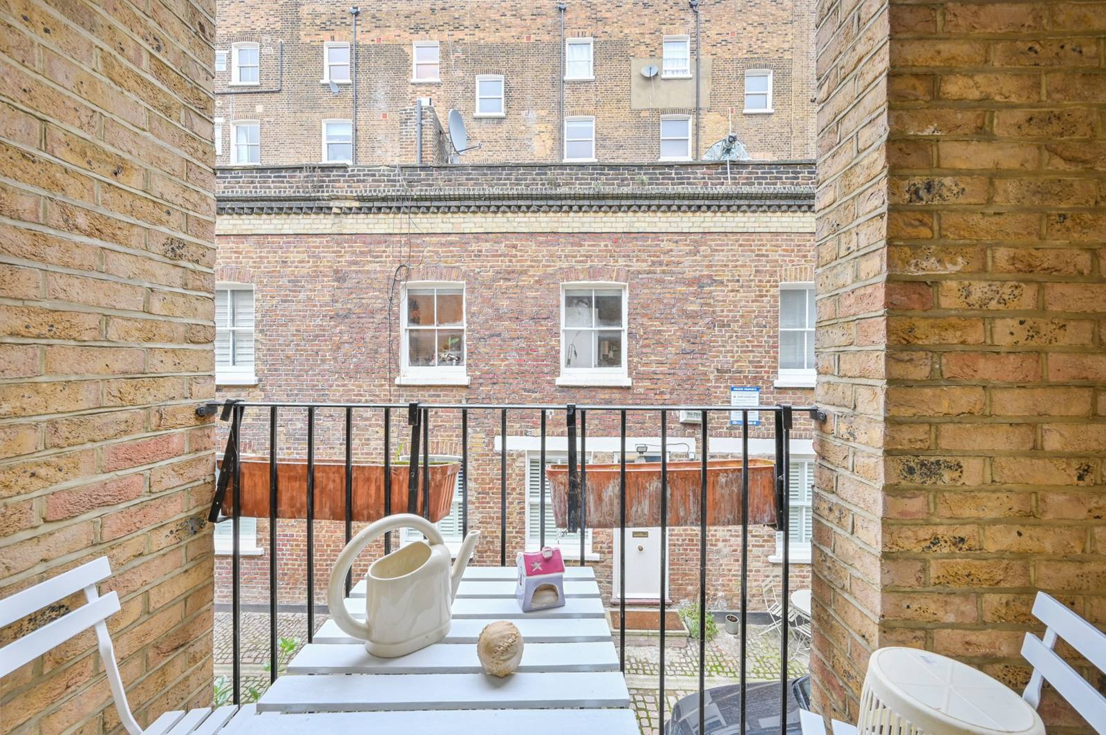 3 bedroom mews house for sale 0