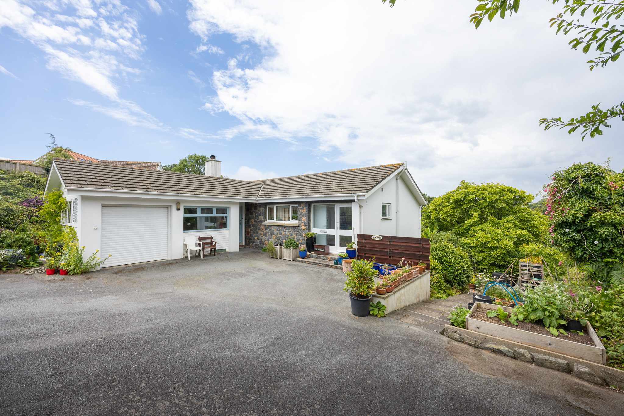 Best Coastal Towns to Buy Property in the UK