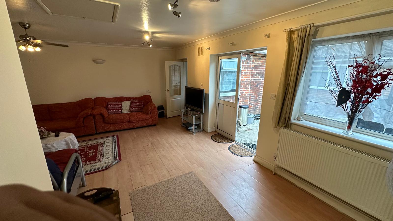 122Ba, Northfield Road, Hounslow photo 4