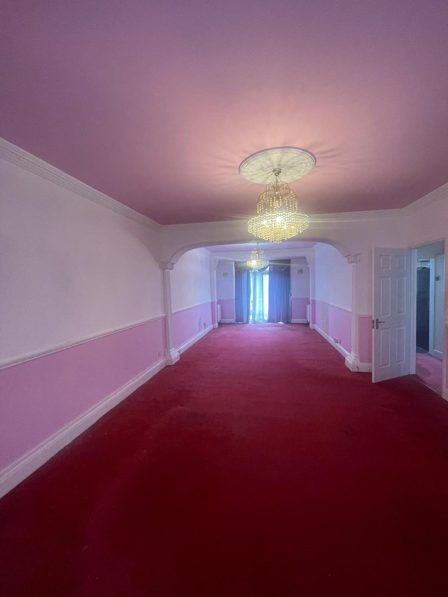 18 Highwood Gardens, Clayhall, Ilford photo 5