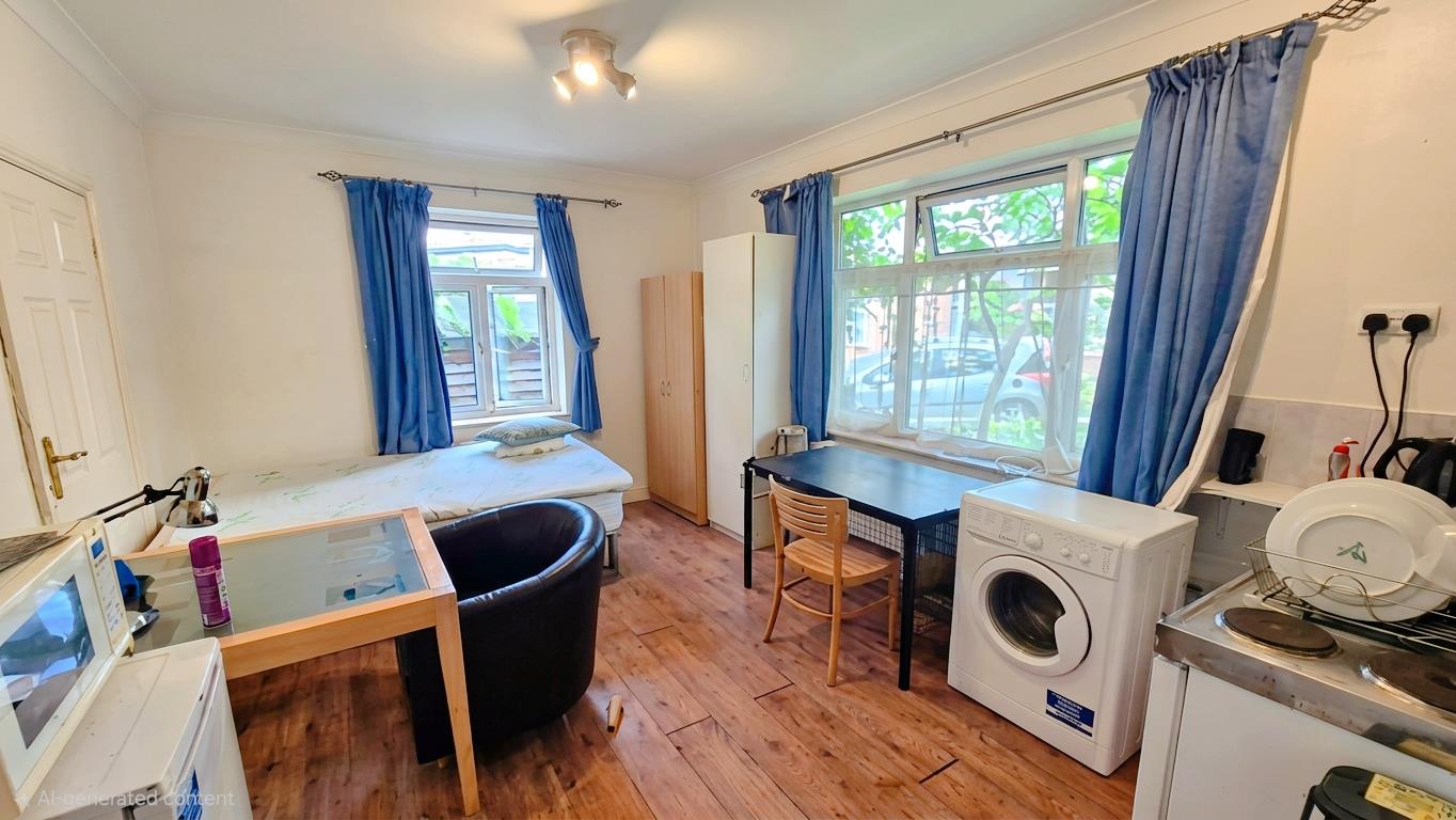 135, Central Avenue, HOUNSLOW photo 3